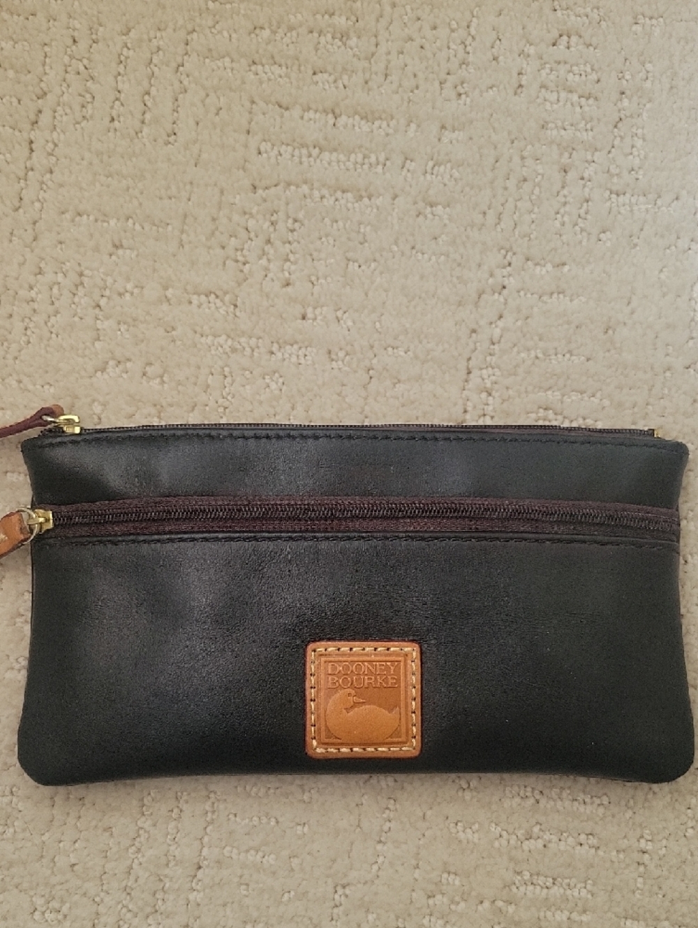 Dooney & Bourke Black Leather Zip Pouch Wallet with Brown Trim - Picture 4 of 12